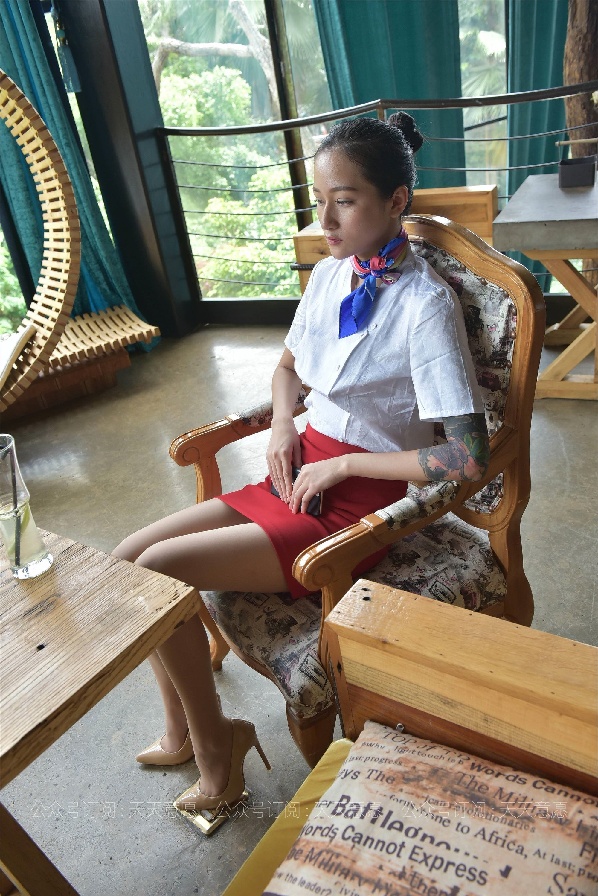 IESS异思趣向 - 模特：潇潇《红裙职业装展示》